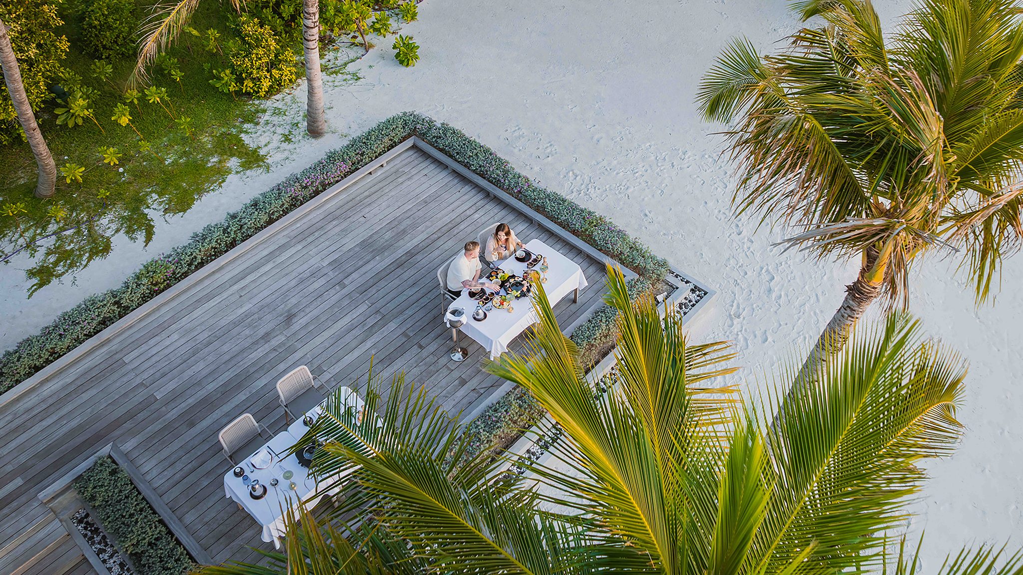 Raalhu Restaurant dining